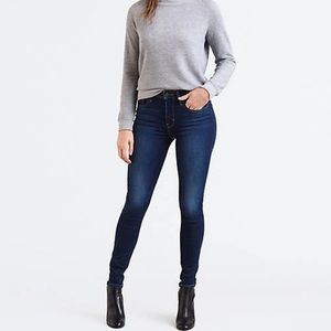 Levi’s 721 skinny jeans!